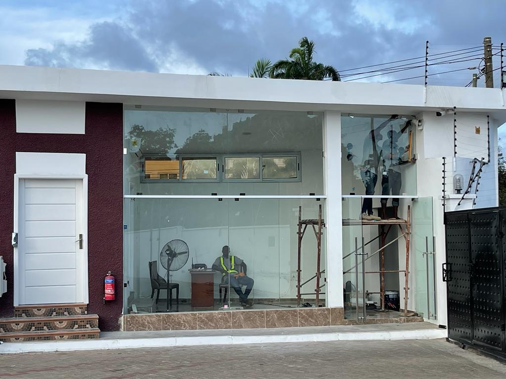 Frameless Glass Doors